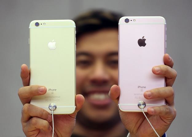 Dzisiaj w całym świecie zaczęła się sprzedaż telefonu iPhone 6s /EPA