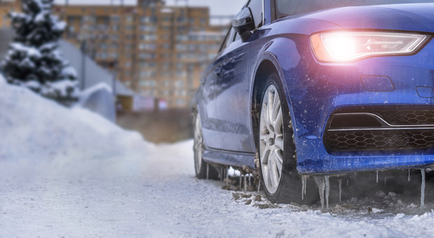 Dzisiejsze warunku na drogach mogą być trudne. /Shutterstock
