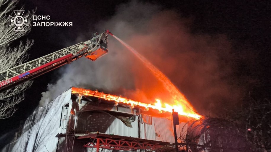 Dzisiejszy atak Rosji na ukraińskie Zaporoże - w czwartą rocznicę wybuchu pełnoskalowej agresji, 24 lutego 2026 /Państwowa Służba Ratownicza Ukrainy  /