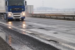 Dziura na dziurze, czyli jak wygląda krajowa "1" w Łódzkiem