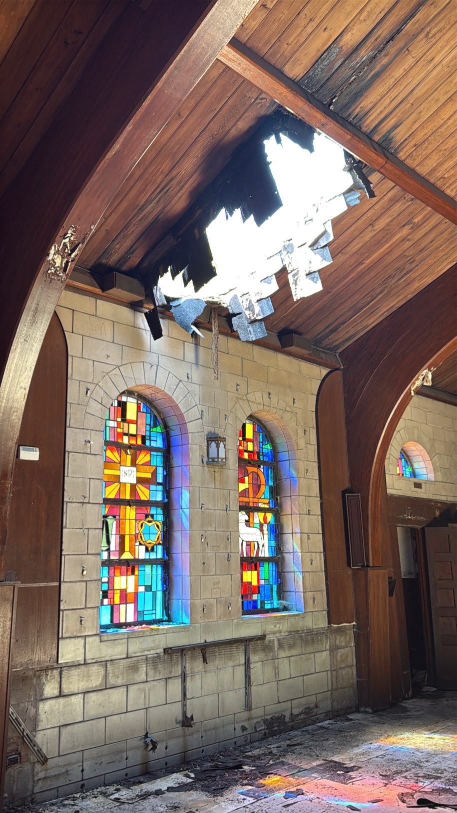 Dziura w dachu kościoła /Paweł Żuchowski /RMF FM