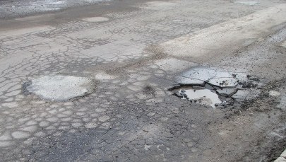 Dziury na drogach: Drogowcy z Łodzi nie dotrzymali słowa