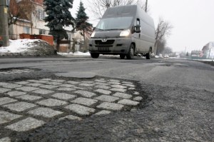 Dziury na ul. Czekoladowej we Wrocławiu //RMF FM