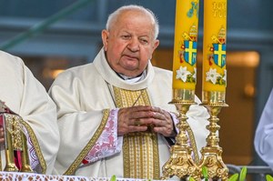 Dziwisz: Nie mogę milczeć wobec ataków na Jana Pawła II 
