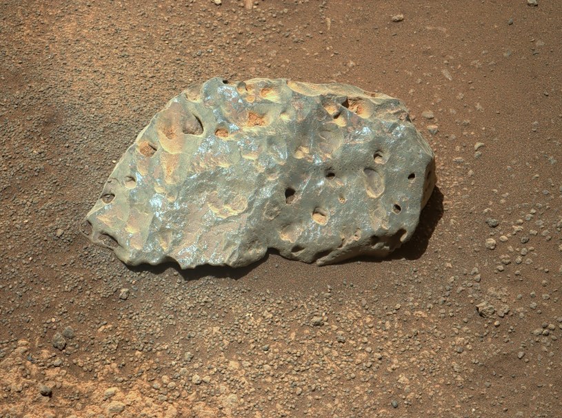 Dziwna skała znaleziona na Marsie /NASA