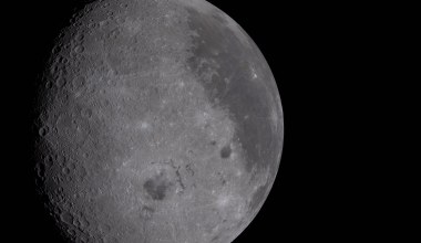 Dziwne pytania o Księżyc. Do kogo należy i jaki tam jest czas?