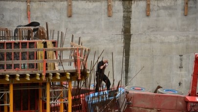 Dźwig przewrócił się na budowie A1