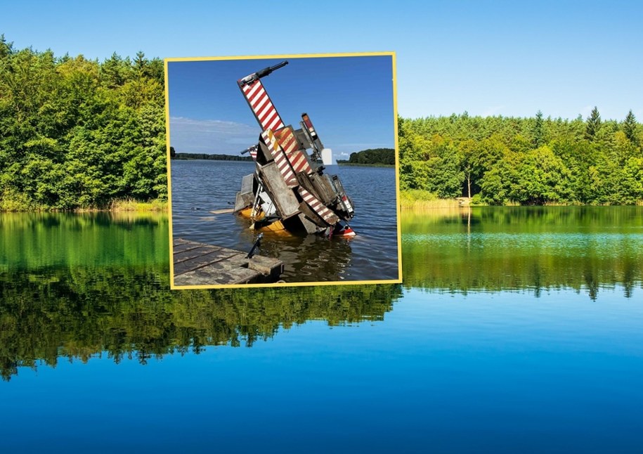 Dźwig wpadł do jeziora /Shutterstock
