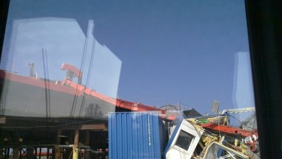 Dźwig zmiażdżył kontener pracowniczy na budowie obwodnicy Pabianic