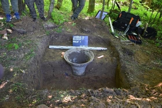 Dzwon cerkiewny wykopany w lesie pod Birczą /Regionalna Dyrekcja Lasów Państwowych w Krośnie /