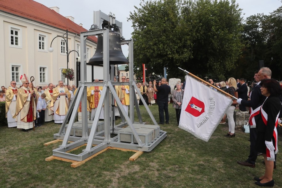 Dzwon "Pamięć i Przestroga" /Roman Zawistowski /PAP