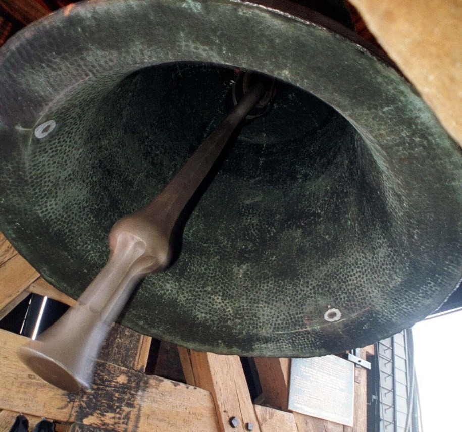 Dzwon "Zygmunt" /	Jacek Bednarczyk   /PAP