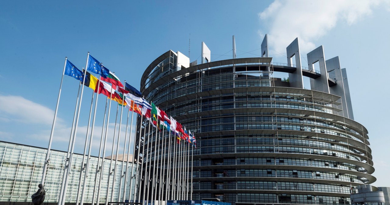 E odpowiada na decyzję Trumpa ws. nałożenia ceł /SEBASTIEN BOZON /AFP