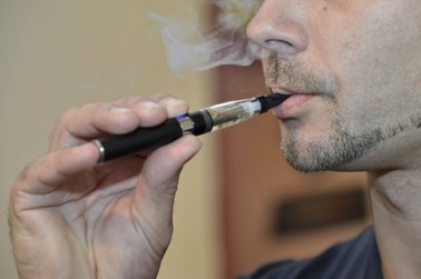 E-papierosy utrudniają rzucenie palenia