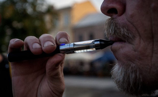 E-papierosy wpędzają młodych w nałóg