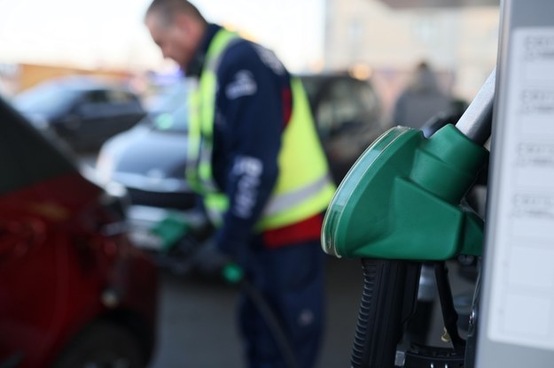 e-petrol.pl: Na stacjach paliw spodziewane są dalsze podwyżki cen / 	Leszek Szymański    /PAP