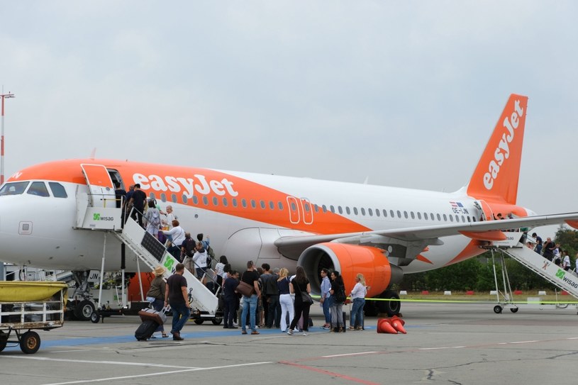 easyJet ma problem z brakiem personelu pokładowego. /123RF/PICSEL