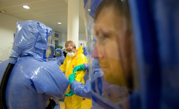 Ebola w Polsce? Stopień zagrożenia bardzo niewielki 