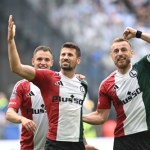 Legia Warszawa Echa kontrowersji w hicie kolejki. Czerwona kartka dla Rafała Augustyniaka anulowana