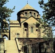 Eczmiadzyn, kościół św. Hripsime zbudowany po 618 /Encyklopedia Internautica