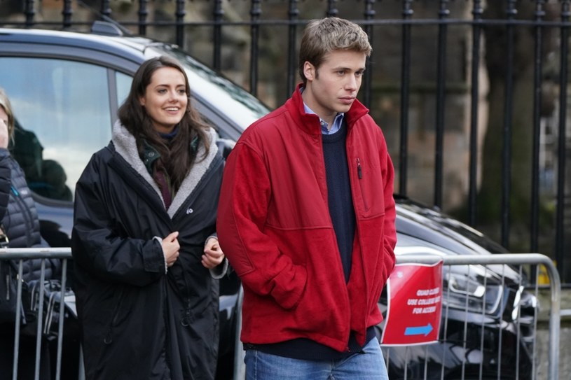 Ed McVey  i Meg Bellamy na planie 6. sezonu "The Crown" /Getty Images