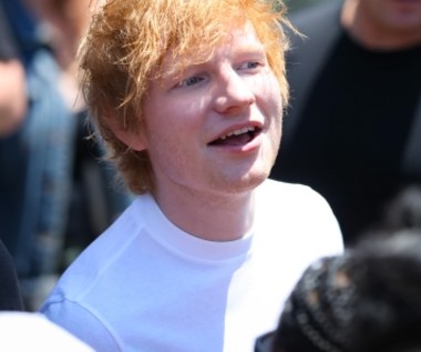 Ed Sheeran przygotowywał kanapki dla swoich fanów. "Wszystkie na mój koszt"