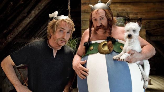 Edouard Baer i Gerard Depardieu w scenie z filmu "Asterix i Obelix: W służbie Jej Królewskiej Mości" /materiały dystrybutora