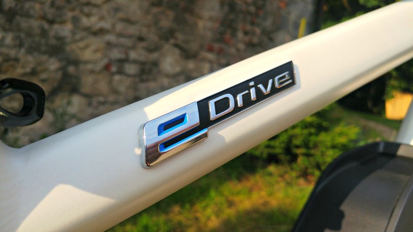 eDrive - logo identyczne, jak na hybrydowym BMW X5 /LG G5 /INTERIA.PL