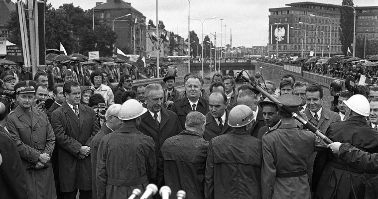 Edward Gierek na otwarciu Trasy Łazienkowskiej. Warszawa, 22 lipca 1974 r. /Zbyszko Siemaszko /Agencja FORUM