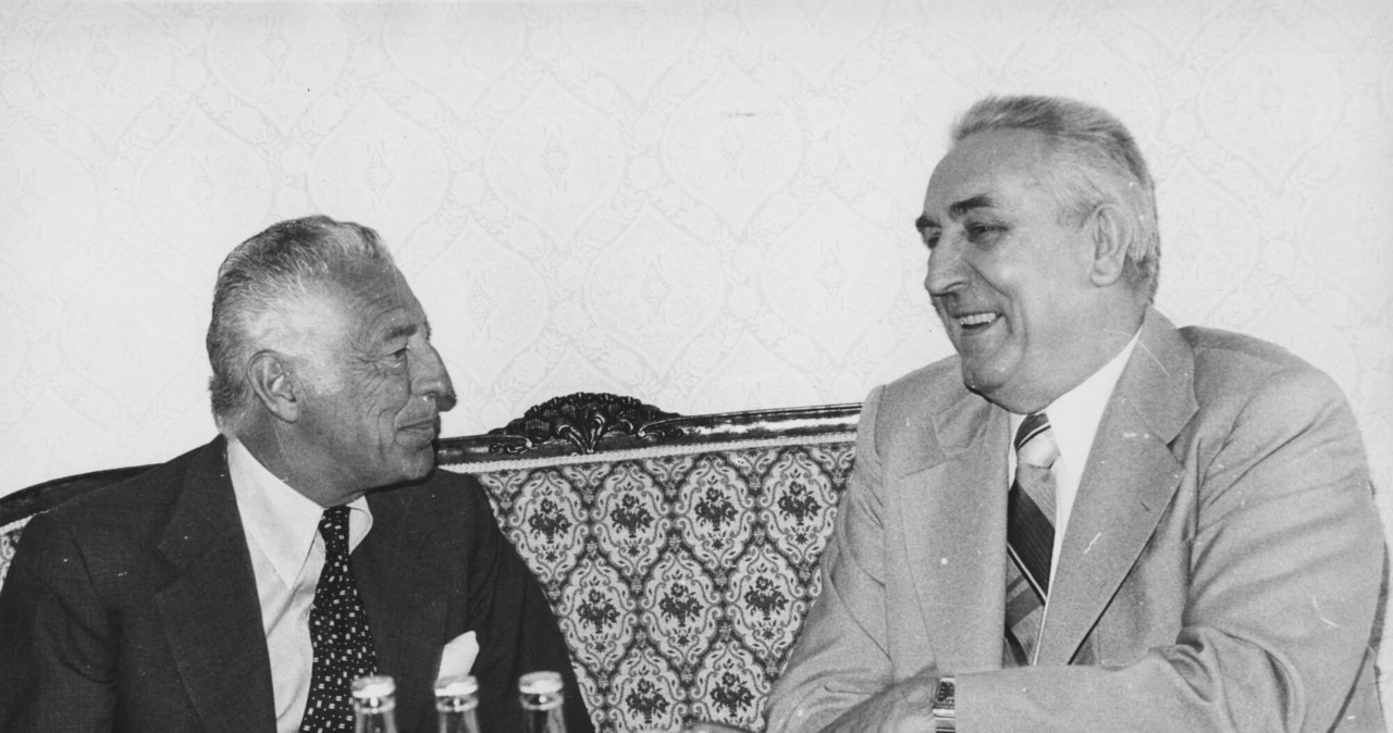 Edward Gierek w rozmowie z Giovanni Agnelli, szefem grupy Fiat, 1979 rok. /akg-images/EAST NEWS /East News