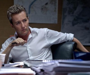 Edward Norton w scenie z filmu "Dziedzictwo Bourne'a"