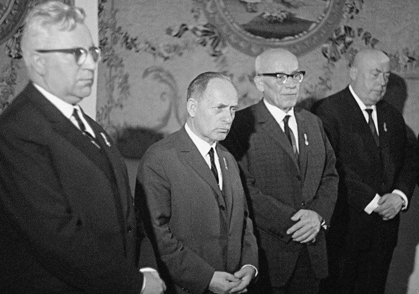 Edward Ochab, Czesław Wycech (drugi z lewej), Władysław Gomułka, Józef Cyrankiewicz, lata 60. /KAROL SZCZECINSKI /East News