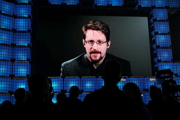 Edward Snowden podczas przemówienia na 2019 Web Summit at Atlantic Pavilion w Lizbonie /MIGUEL A. LOPES /PAP/EPA