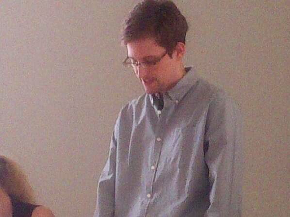 Edward Snowden pokazał się pierwszy raz od 23 czerwca /ANYA LOKSHINA /HUMAN RIGHTS WATCH HO /PAP/EPA