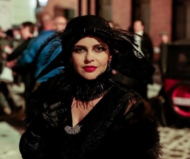 Edyta Herbuś jako Pola Negri na planie serialu "Bodo"