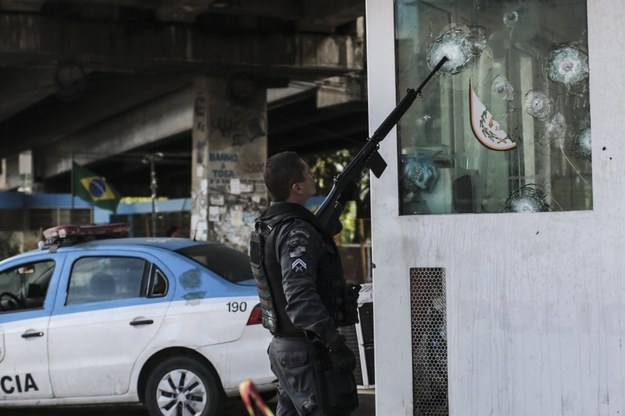 EFE podkreśla, że wzrost przemocy nie ogranicza się jedynie do Rio de Janeiro. /Antonio Lacerda /PAP/EPA