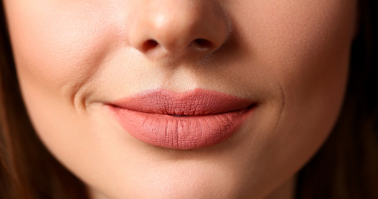 Efekt miękkich, jasnych ust /123RF/PICSEL