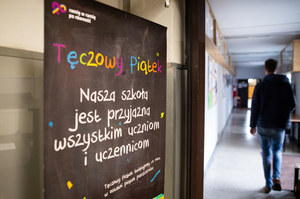 Efekt mrożący "lex Czarnek". Szkoły obawiają się organizacji Tęczowego Piątku