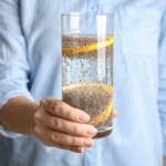 Efekt "odgazowania" organizmu i ustabilizowania pracy jelit. Siemię, cytryna i imbir w roli głównej