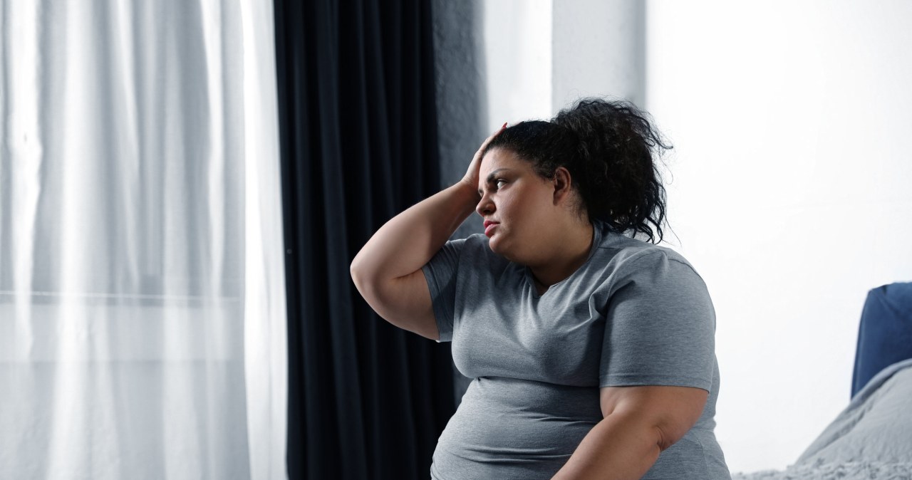 Efektem ubocznym leków na otyłość może być m.in.: złe samopoczucie, nudności, zaparcia /123RF/PICSEL