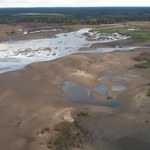 Efektowny zrzut wody w Jeziorze Dużym. Zdjęcia robią wrażenie