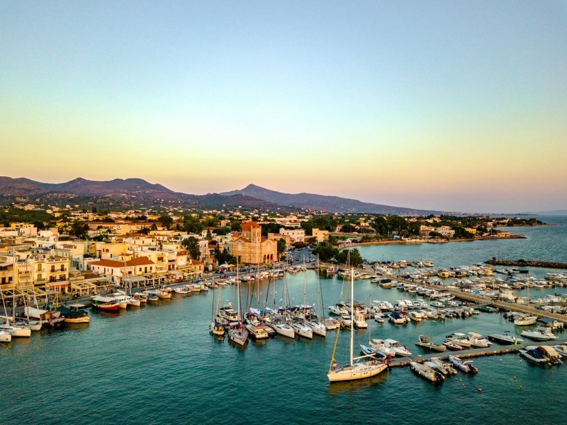 Egina to piękna, grecka wyspa, znana z pistacjowych gajów. Warto tam spędzić urlop. /Pixel