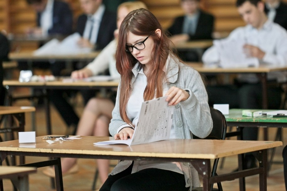 Egzamin gimnazjalny 2014. Uczniowie gimnazjum nr 21 w Gorzowie Wielkopolskim w pierwszym dniu testów /Lech Muszyński /PAP