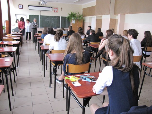 Egzamin gimnazjalny 2015 pisało 364 tysiące uczniów /RMF24.pl