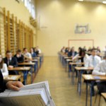 Egzamin gimnazjalny 2016: Uczniowie rozwiązują zadania z części matematyczno-przyrodniczej