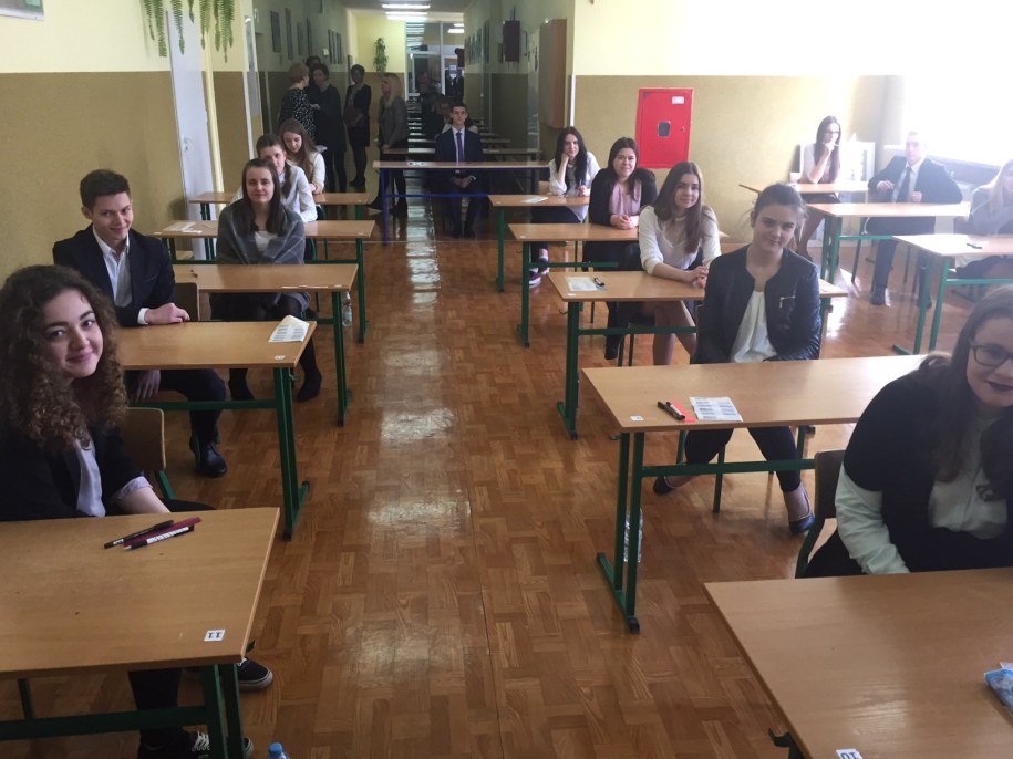 Egzamin gimnazjalny 2017. Uczniowie gimnazjum w Węgorzewie chwilę przed rozpoczęciem egzaminu z matematyki. /Piotr Bułakowski /RMF FM