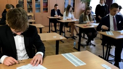 Egzamin gimnazjalny 2018: WOS i historia [ARKUSZE i ODPOWIEDZI]