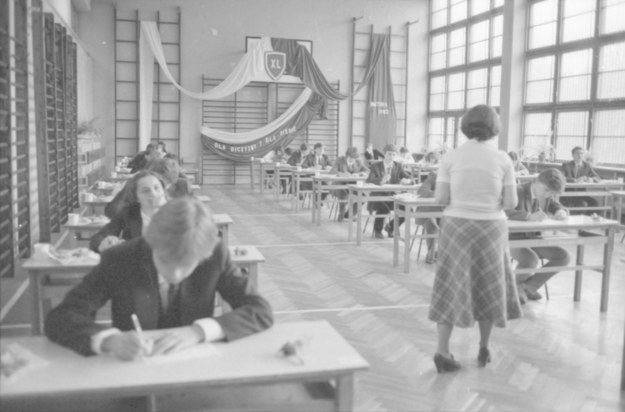 Egzamin maturalny w XL Liceum Ogólnokształcącym im. Stefana Żeromskiego - 1982 roku /Tomasz Langda /PAP