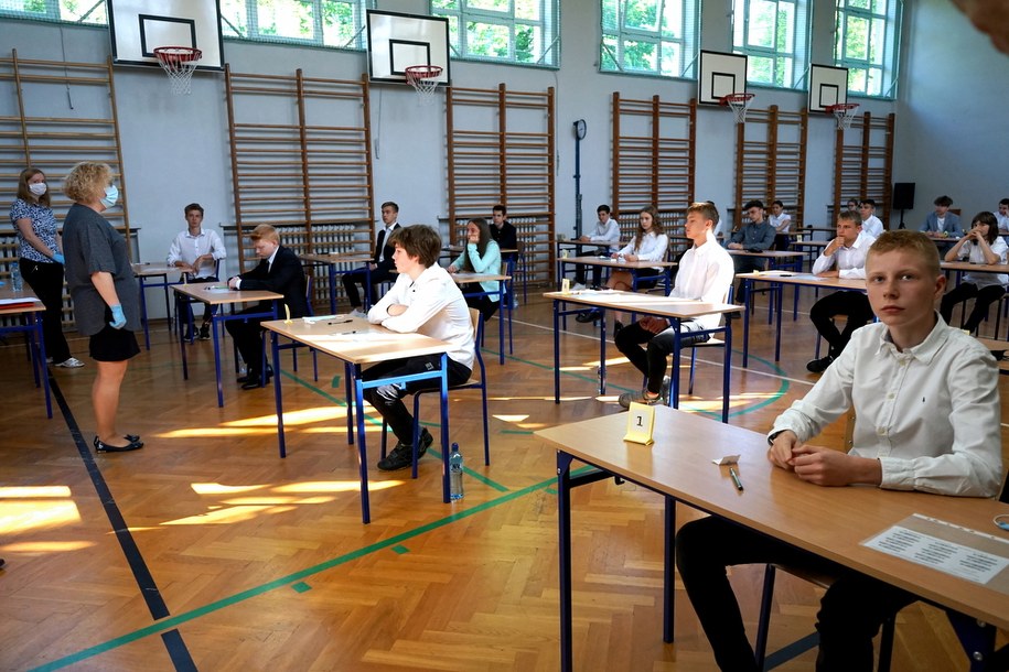 Egzamin ósmoklasisty w Sportowej Szkole Podstawowej Centrum Mistrzostwa Sportowego w Szczecinie /	Marcin Bielecki   /PAP