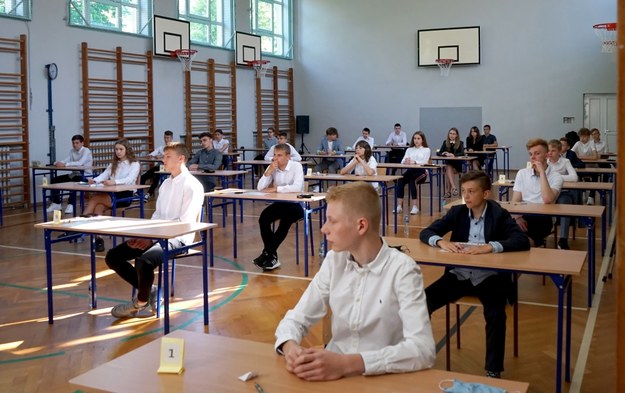 Egzamin ósmoklasisty w Sportowej Szkole Podstawowej Centrum Mistrzostwa Sportowego w Szczecinie /	Marcin Bielecki   /PAP